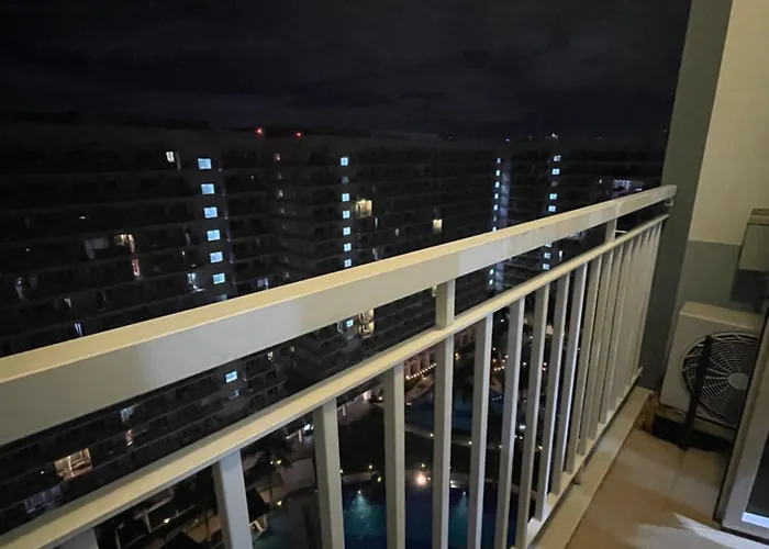 Pool View 333d Near Moa With Balcony * Manilla